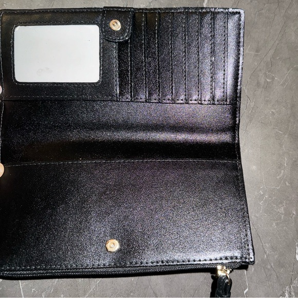 NWOT VICTORIA’S SECRET CLUTCH! - Picture 3 of 4